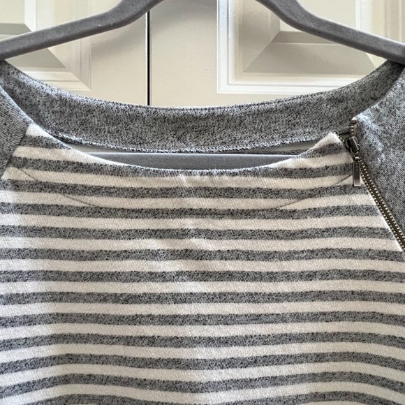 Loft Sweatshirt - Size XL - Picture 6 of 9